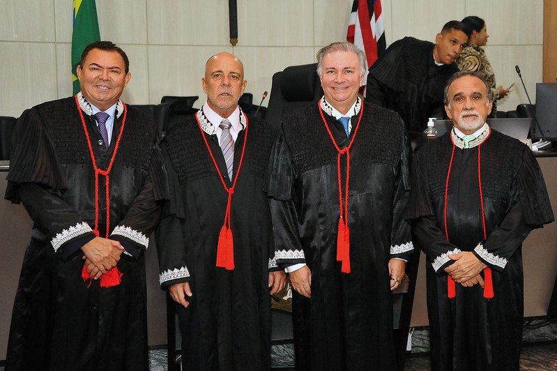Da esquerda para a direita, os desembargadores Jorge Figueiredo, Raimundo Bogéa, Froz Sobrinho e José Luiz Almeida