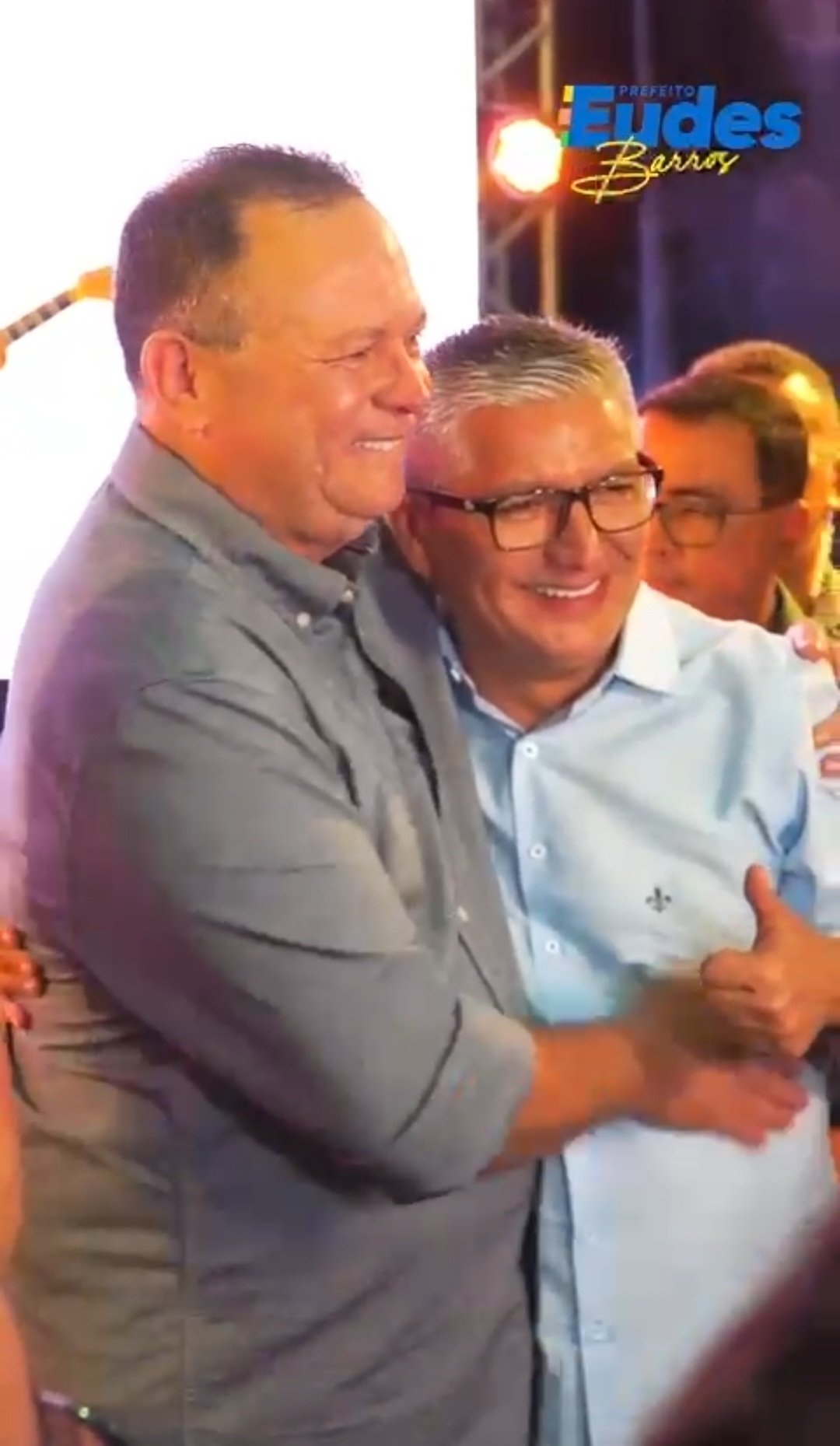 Governador Brandão cumprimentando o prefeito Eudes Barros